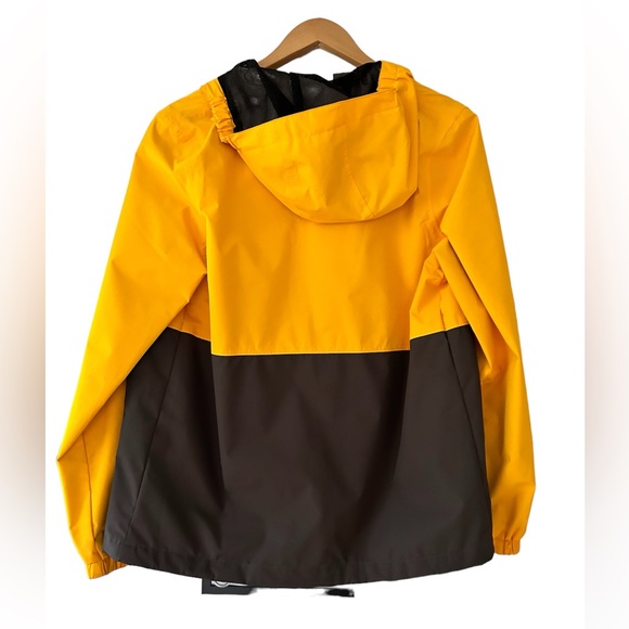 Youth size XL (approx 14/16) rain jacket in new condition. - Picture 2 of 4